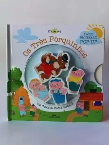 Os Três Porquinhos (Livro + Cenário Pop-up + 4 Personagens De Madeira)